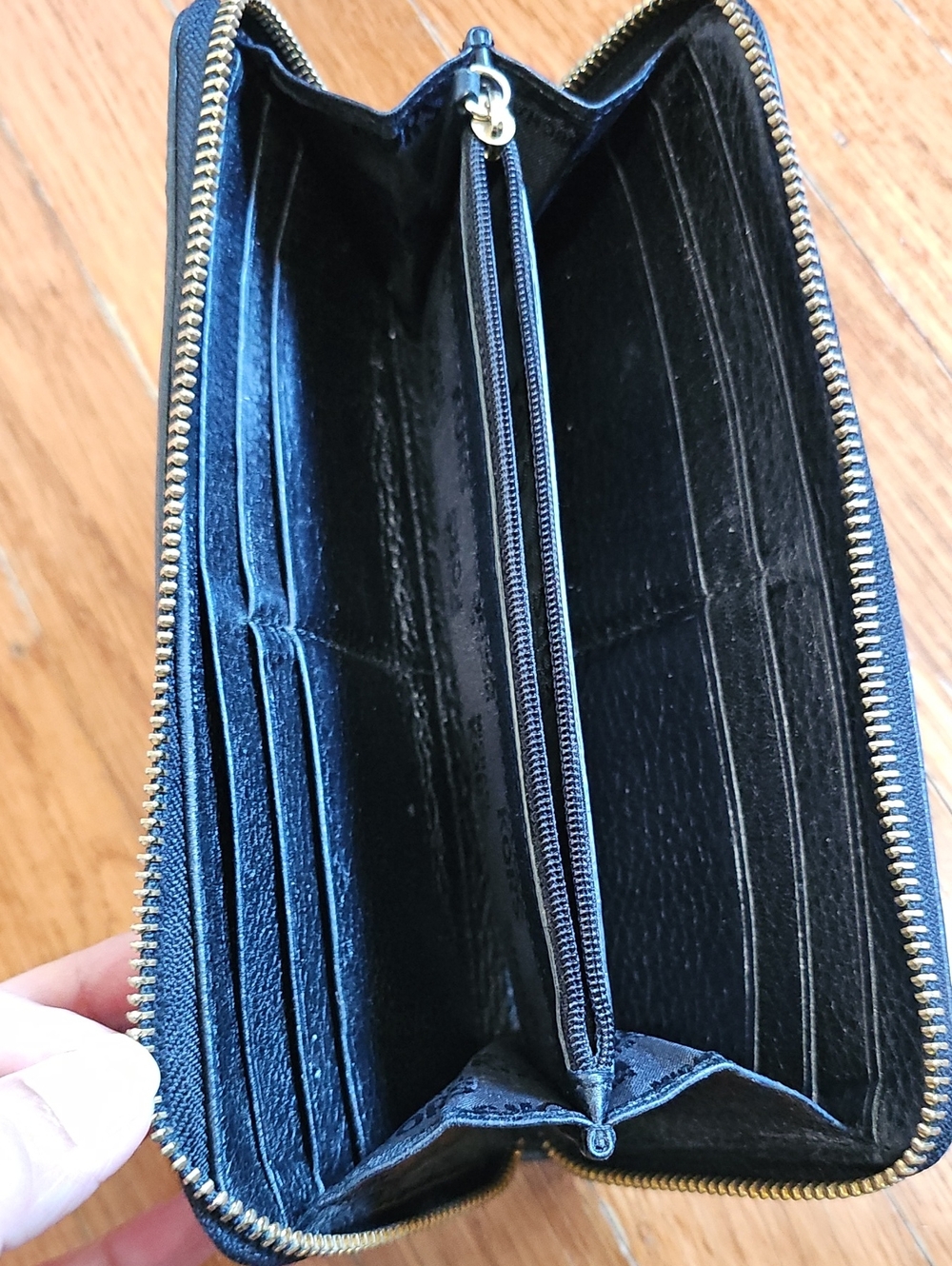 Michael Kors Zip Wallet - Picture 3 of 6